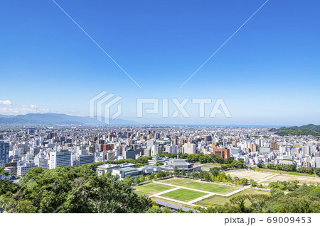 愛媛県松山市 松山城から見る松山の街並み 愛媛県松山市 松山城から見る松山の街並み 69009453