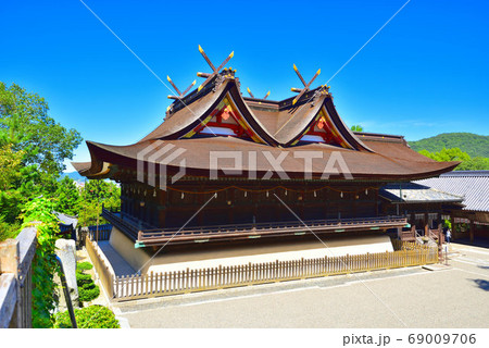 【備中国一宮】吉備津神社　快晴の青空と国宝の社殿　岡山県岡山市北区 69009706
