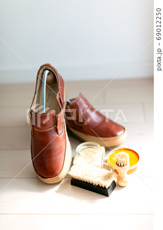 靴の手入れ 靴の手入れ 69012250