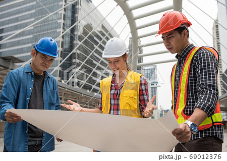 Angry female engineer manager blame her team 69012376