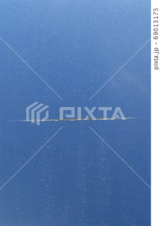 車のボディの傷 69013175