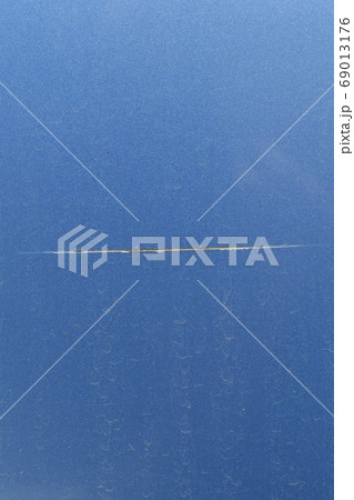 車のボディの傷 69013176