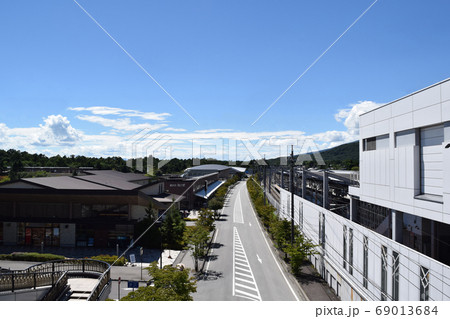 軽井沢駅南口の街並み 69013684
