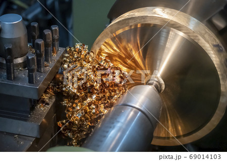 The operation of lathe machine cutting the brass. The operation of lathe machine cutting the brass. 69014103