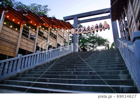 横浜　伊勢山皇大神宮　二の鳥居　表参道・石段（ 皇大神宮 ）　神奈川県 横浜市 西区 宮崎町 69014627