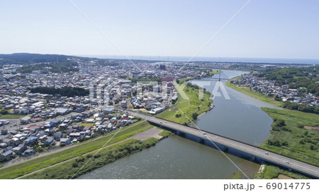 《秋田県》由利本荘市の街並みの空撮 《秋田県》由利本荘市の街並みの空撮 69014775