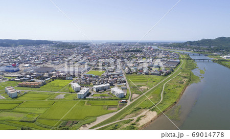 《秋田県》由利本荘市の街並みの空撮 《秋田県》由利本荘市の街並みの空撮 69014778