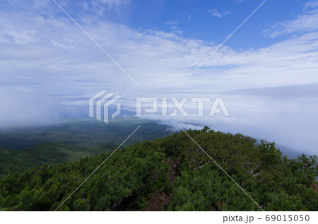 北海道利尻島の日本百名山の利尻山(利尻富士)の沓形ルートから少しそれたポン山の山頂 北海道利尻島の日本百名山の利尻山(利尻富士)の沓形ルートから少しそれたポン山の山頂 69015050