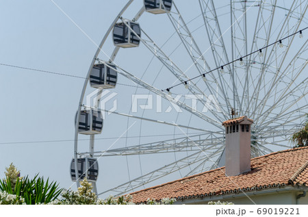 big wheel in the seaside village, in the 69019221