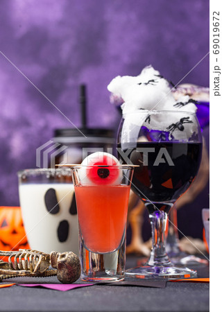 Set of various Halloween drinks 69019672