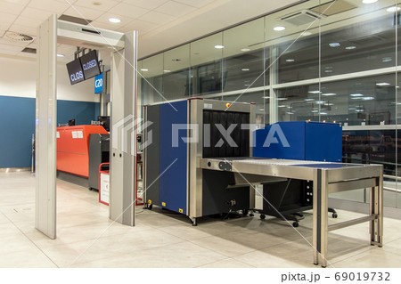 The scanner and security frame for control person 69019732