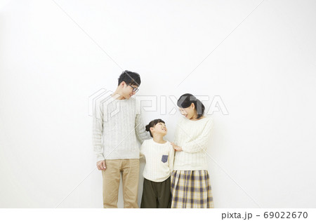 笑顔の家族 69022670