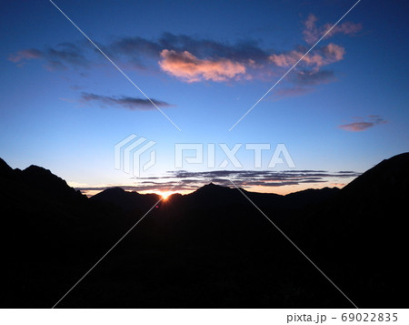 後ろ立山連峰の夜明け 後ろ立山連峰の夜明け 69022835