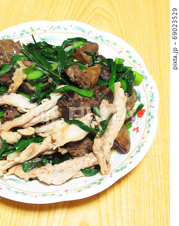 レバニラとせせり炒め 69023529