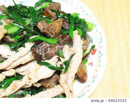 レバニラとせせり炒め レバニラとせせり炒め 69023535
