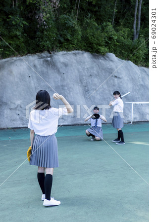 野球をする中学生 69024301