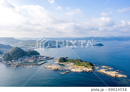鴨川市街と仁右衛門島(千葉県鴨川市) 鴨川市街と仁右衛門島(千葉県鴨川市) 69024558