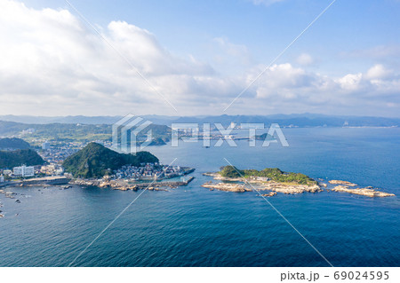 鴨川市街と仁右衛門島（千葉県鴨川市） 69024595