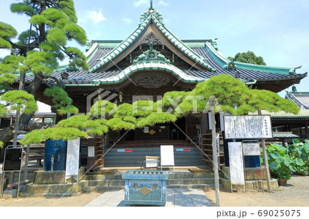 東京都　柴又帝釈天の帝釈堂 69025075