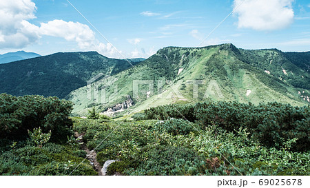 毛無山から破風岳・土鍋山を望む 69025678