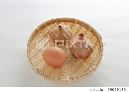 健康食品、黒ニンニクと卵 健康食品、黒ニンニクと卵 69026189