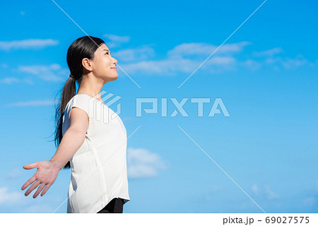 笑顔の女性のイメージ 69027575