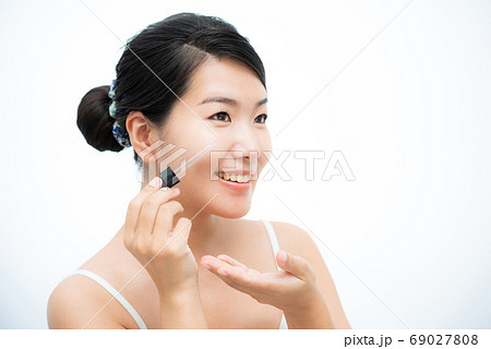 美容イメージ 女性の顔 69027808