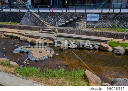 島根県松江市玉造温泉の玉湯川にある青めのう原石 69028515