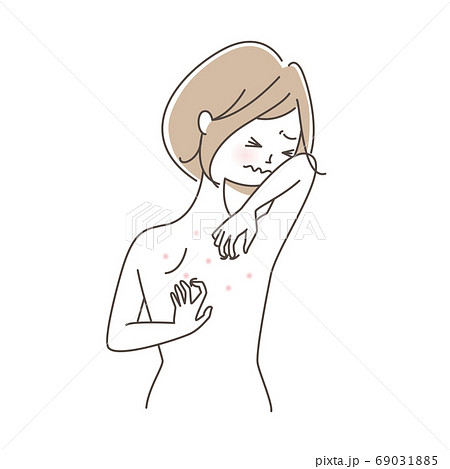 背中をかきむしる女性 背中をかきむしる女性 69031885