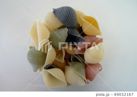 ガラス容器に入ったパスタ 69032167