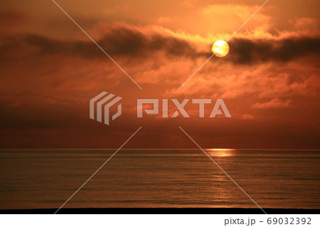 朝焼け 69032392