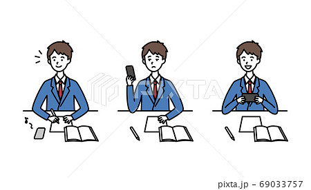 勉強する男子中高生とスマホ 勉強する男子中高生とスマホ 69033757