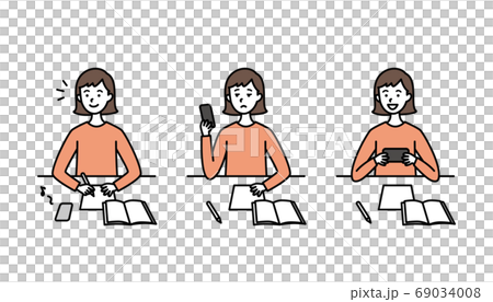 勉強する10代の女の子とスマホ 勉強する10代の女の子とスマホ 69034008