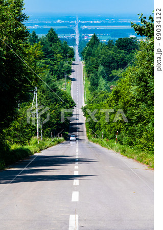 北海道斜里町 天に続く道の写真素材