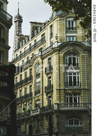 パリ フランス 建物 街並み 風景 エッフェル塔 おしゃれ の写真素材