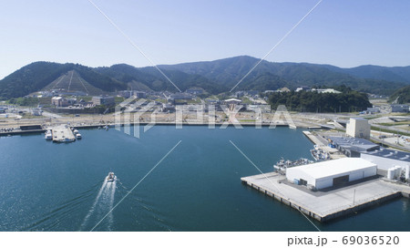 《宮城県》女川の街並みの空撮 《宮城県》女川の街並みの空撮 69036520