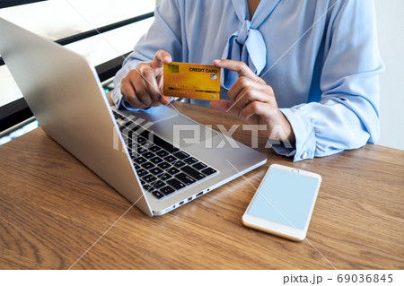 Business woman consumer spending via credit card and internet banking for shopping online Business woman consumer spending via credit card and internet banking for shopping online 69036845