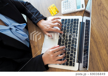 Business woman consumer spending via credit card and internet banking for shopping online Business woman consumer spending via credit card and internet banking for shopping online 69036849
