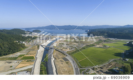 《宮城県》南三陸町の街並みの空撮 2020.8月 《宮城県》南三陸町の街並みの空撮 2020.8月 69036909