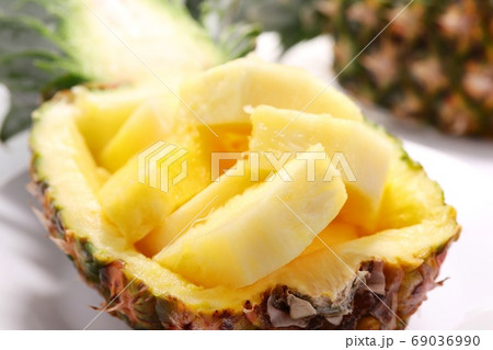 パイナップル　デザート　カット 69036990