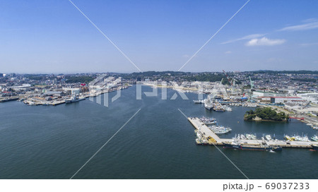 《宮城県》塩釜市の街並みの空撮 《宮城県》塩釜市の街並みの空撮 69037233