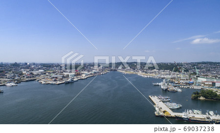 《宮城県》塩釜市の街並みの空撮 《宮城県》塩釜市の街並みの空撮 69037238