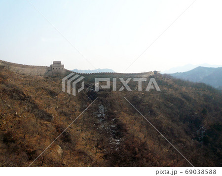 北京慕田峪で万里の長城を望む 北京慕田峪で万里の長城を望む 69038588