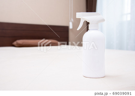 寝室に消臭スプレー 69039091