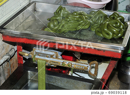 ヨモギ餅 作る 餅 69039118