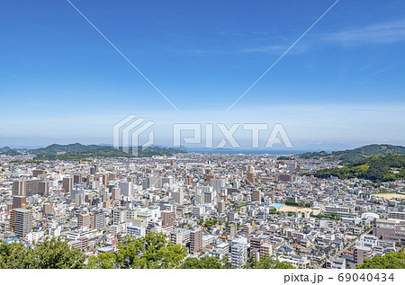 愛媛県松山市　松山城天守から見る松山市の街並み 69040434