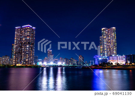 東京　晴海周辺の夜景（春海橋公園より） 69041130