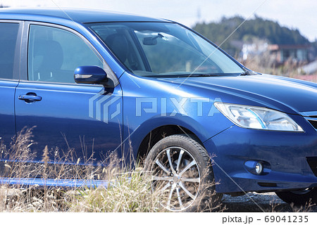 青色の自動車 69041235