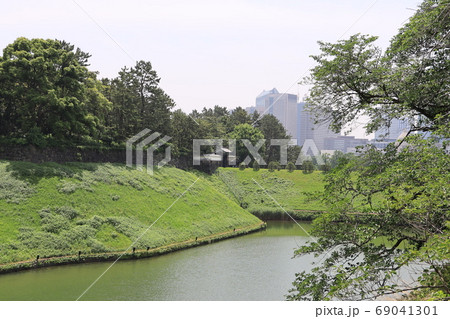 江戸城半蔵門と半蔵濠 江戸城半蔵門と半蔵濠 69041301