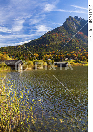 Hallstatter see in Upper Austria, Austria Hallstatter see in Upper Austria, Austria 69041616